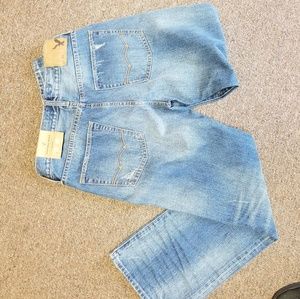 New- Mens distressed American Eagle Jean's